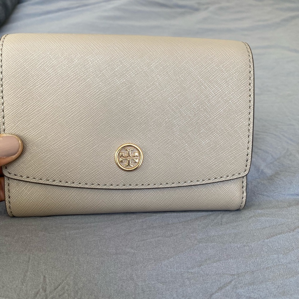 Tory Burch Robinson wallet - Picture 3 of 10